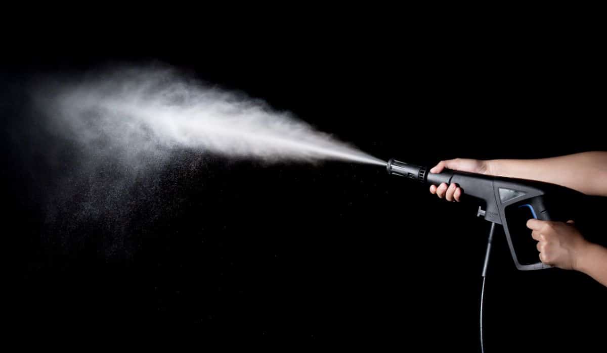 HIgh pressure water spraying.